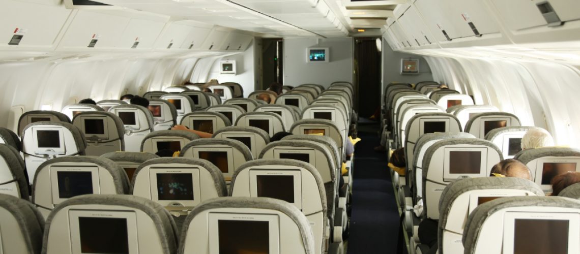 Perbandingan Tiket Pesawat Domestik vs Internasional Mana yang Lebih Efisien dan Nyaman